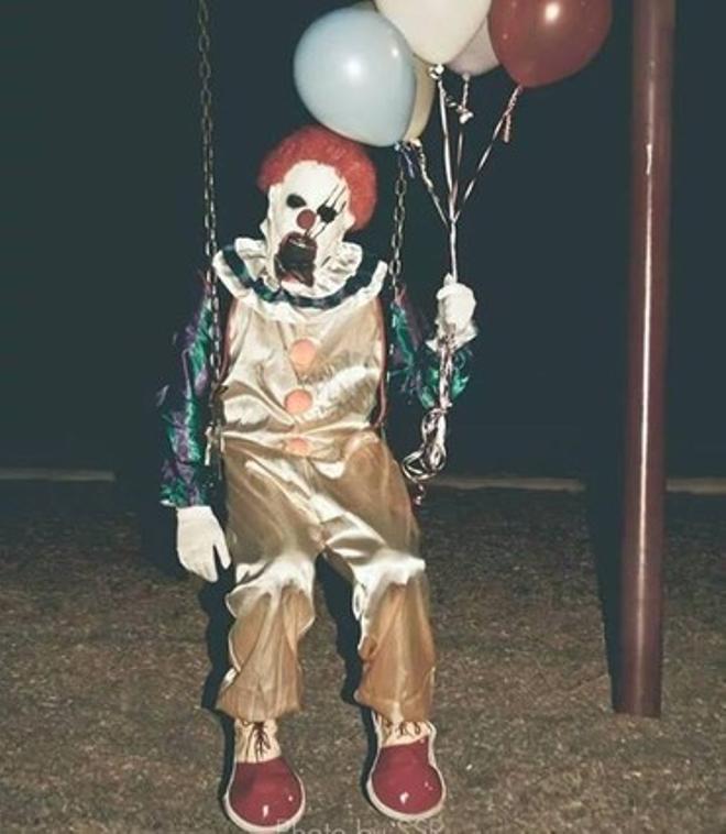 La policía de California busca a un payaso que se hace fotos siniestras