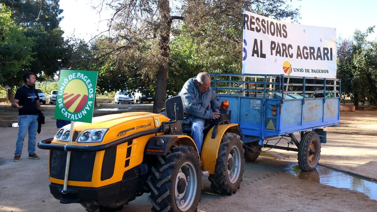 Un dels tractors del Parc Agrari del Prat que s&#039;ha sumat a la manifestació