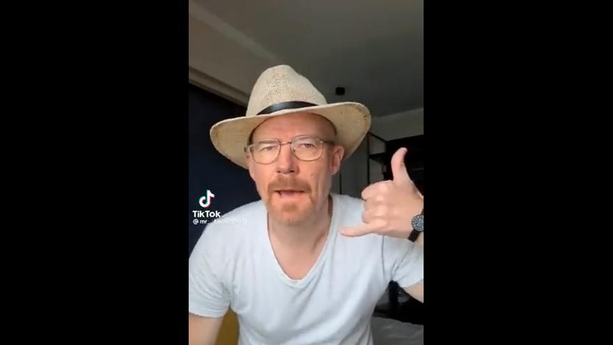 Walter White (&#039;Breaking Bad&#039;) se une a la fiebre de Rosalía y se pone a bailar &#039;Despechá&#039; en un vídeo viral