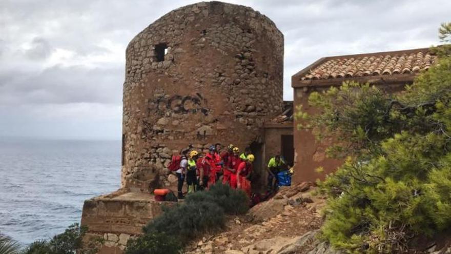 Einsatzkräfte der Feuerwehr am Wachtturm.