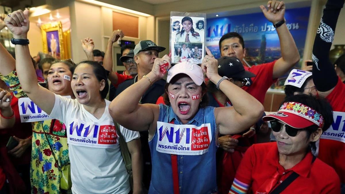 zentauroepp47488842 supporters of pheu thai party react after unofficial results190324170907