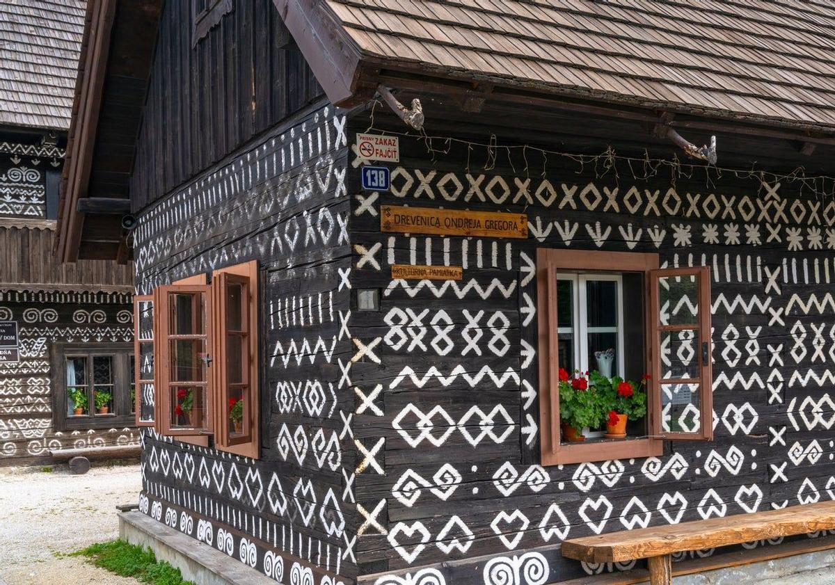 Cicmany Eslovaquia casas fachadas pintadas