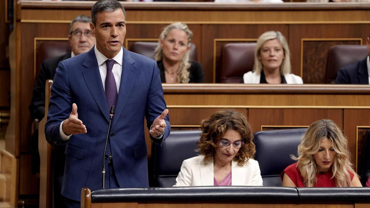 Pedro Sánchez, María Jesús Montero y Yolanda Díaz. Sesión de control al Gobierno en el Congreso de los Diputados.