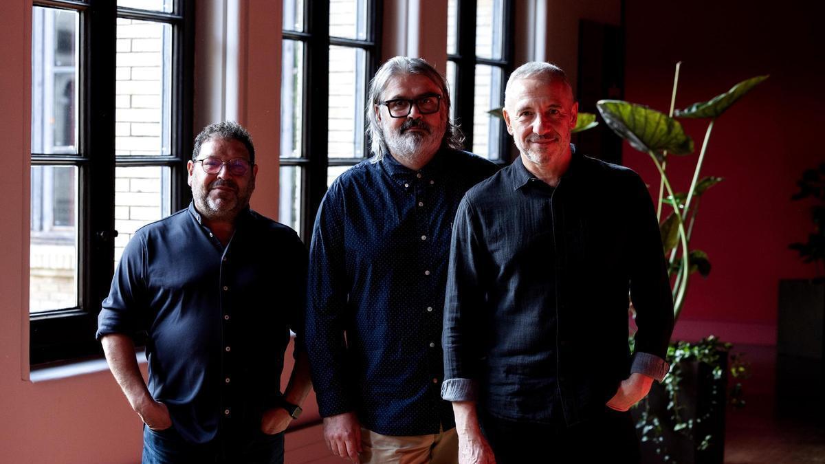 Jorge Asín, Juanjo Javierre y Nacho G. Velilla en el Paraninfo de la Universidad de Zaragoza.