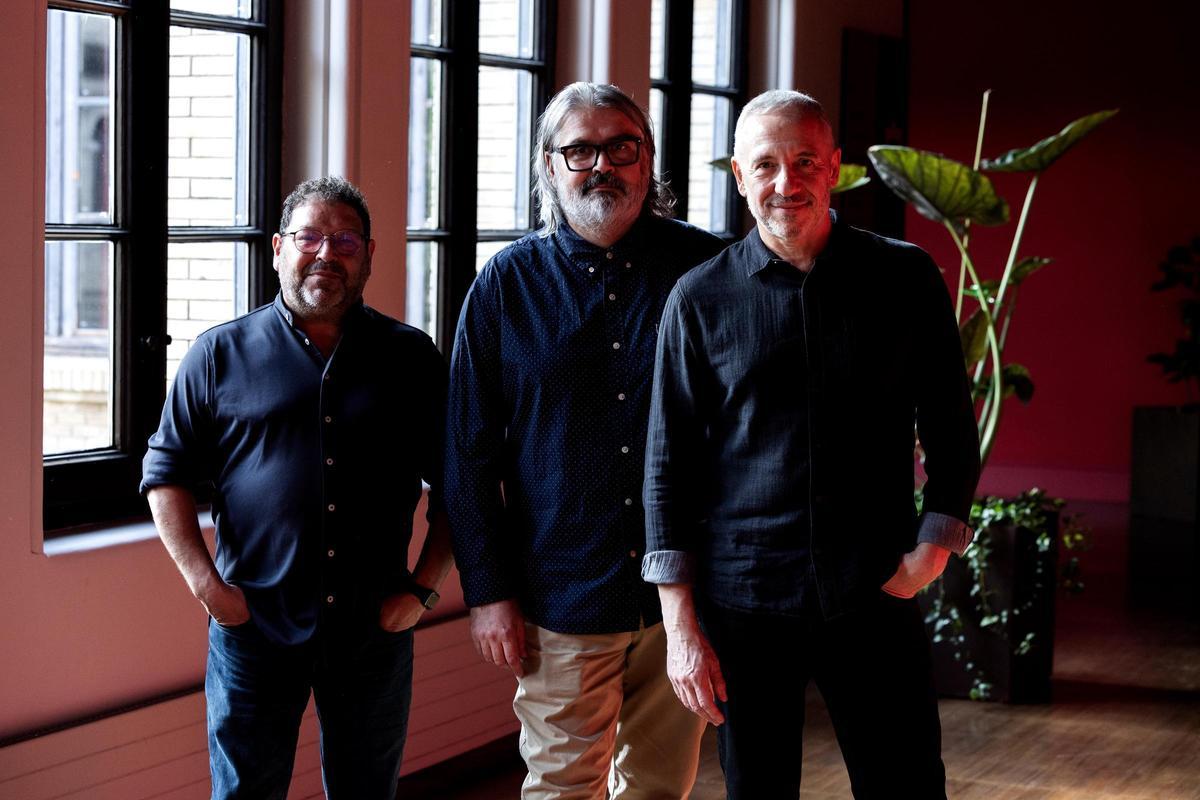 Jorge Asín, Juanjo Javierre y Nacho G. Velilla en el Paraninfo de la Universidad de Zaragoza.