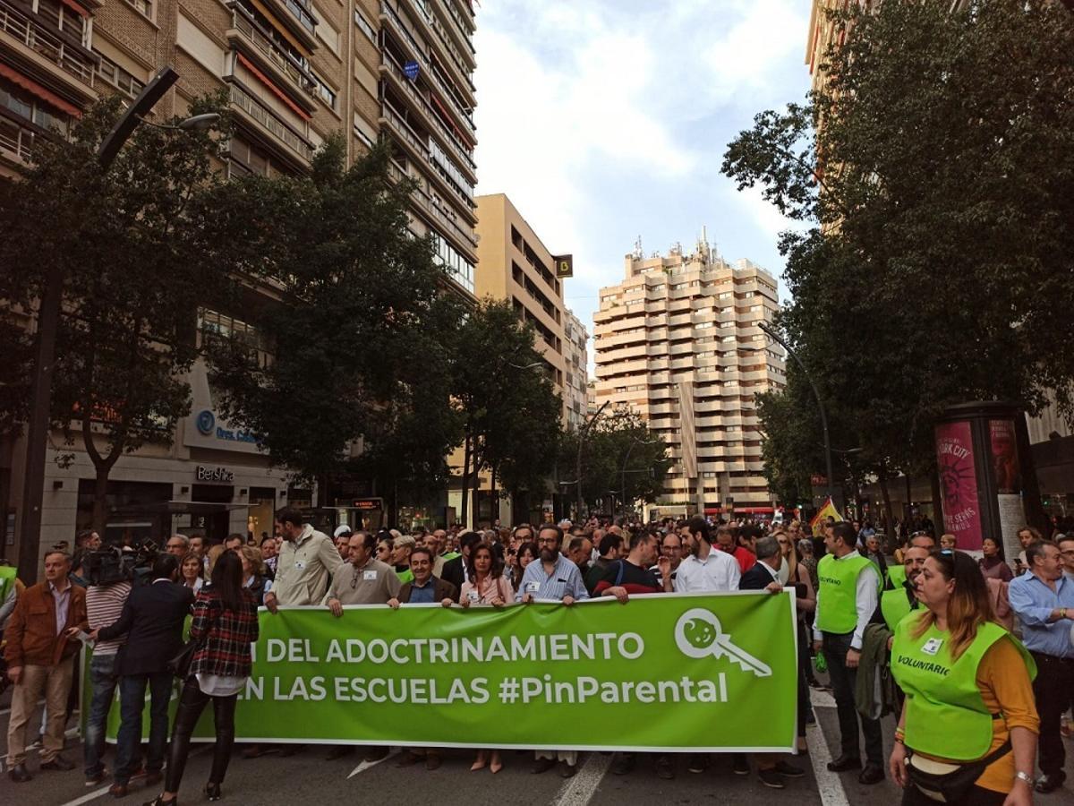 Los defensores del pin parental muestran su fuerza