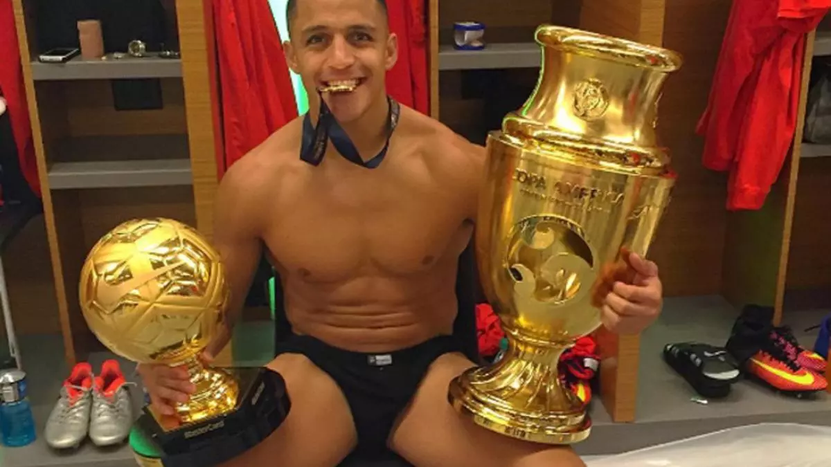 Así celebró Alexis Sánchez su Balón de Oro
