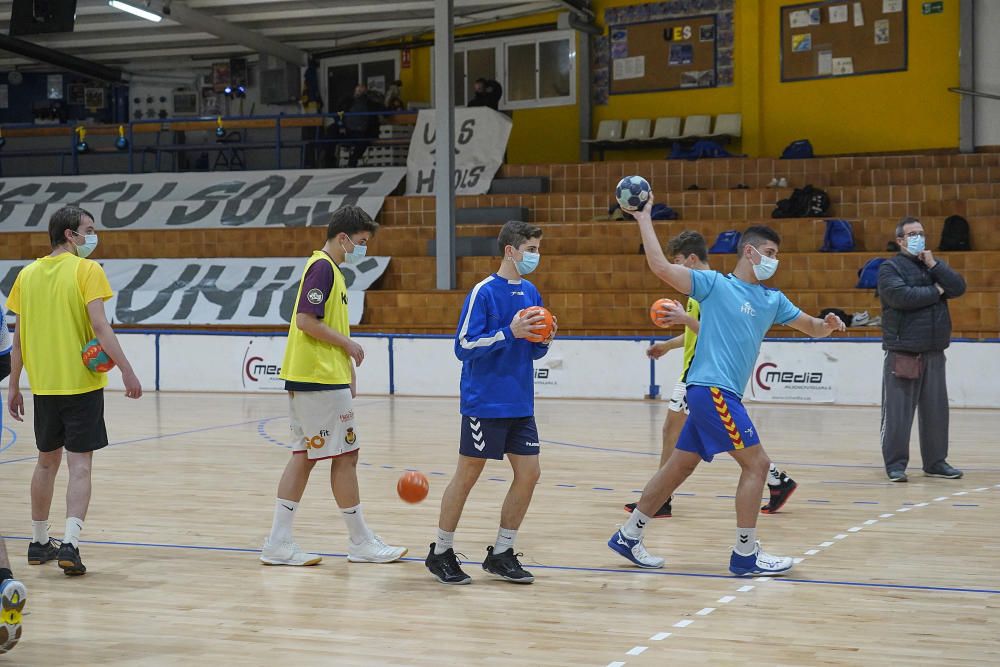 Els cadets del Sarrià en una sessió d''entrenament.