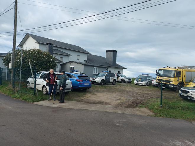 FOTOS: Búsqueda de un pescador desaparecido en la costa de Coaña