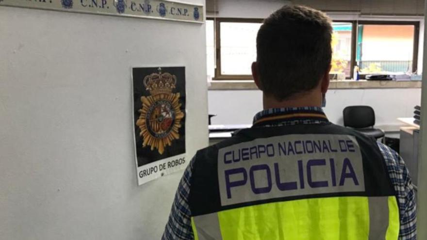 Un agente del Grupo de Robos de la Policía Nacional de Balears.