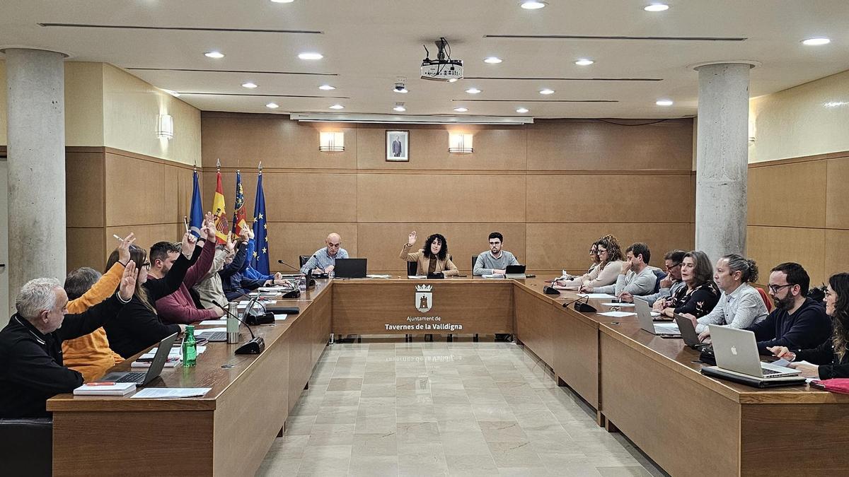 El momento de la votación con los miembros del Gobierno a favor