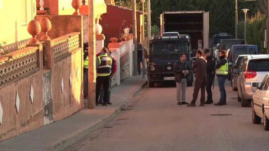 Tres detinguts a Sant Miquel de Fluvià amb 1.500 plantes de marihuana i tres armes comissades