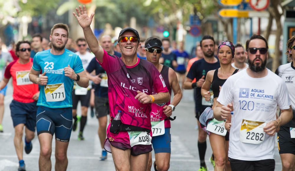 Hamid se adjudica el Medio Maratón de Alicante.