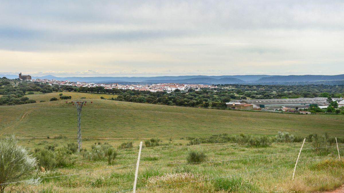 Panorámica de Malpartida de Plasencia, donde alertan de la presencia de un timador.