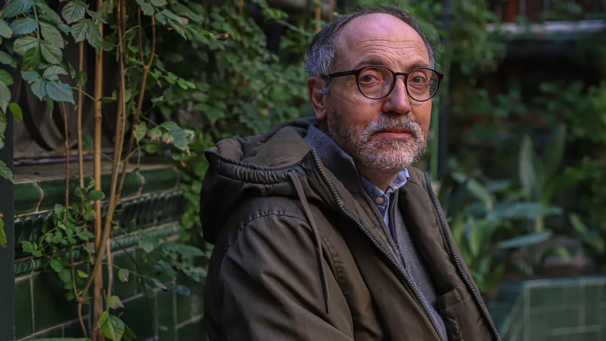 Jordi Serrallonga, en el jardín del Ateneu Barcelonès.