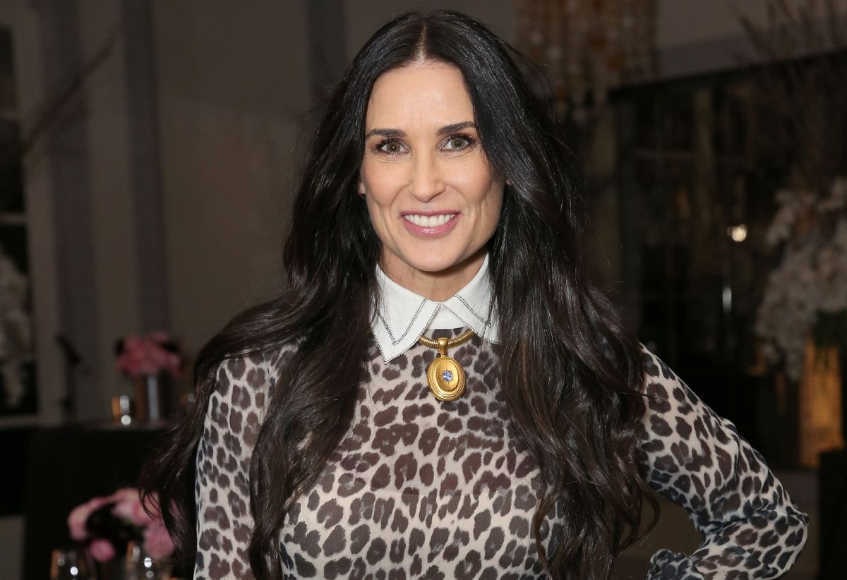 Demi Moore con un vestido de leopardo