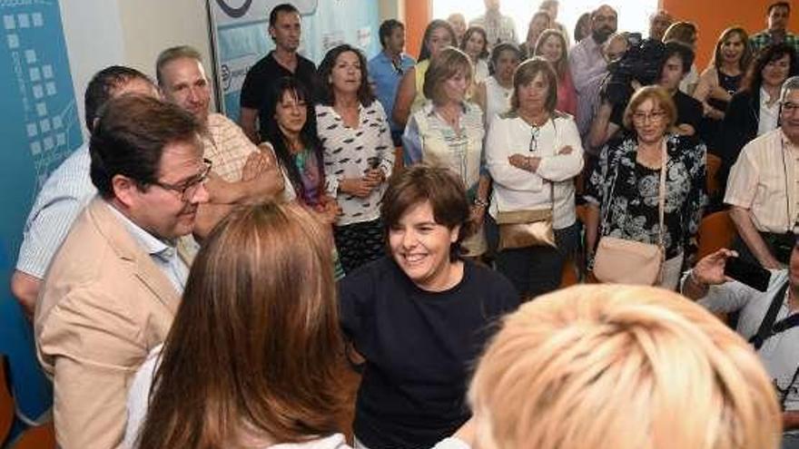 Soraya Sáez de Santamaría, participa en un encuentro con afiliados.