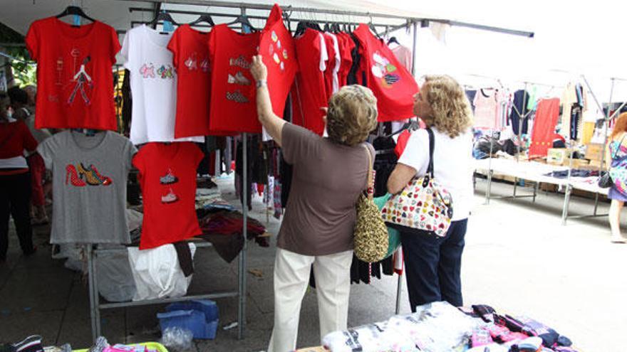 El buen tiempo ayuda  a la venta ambulante