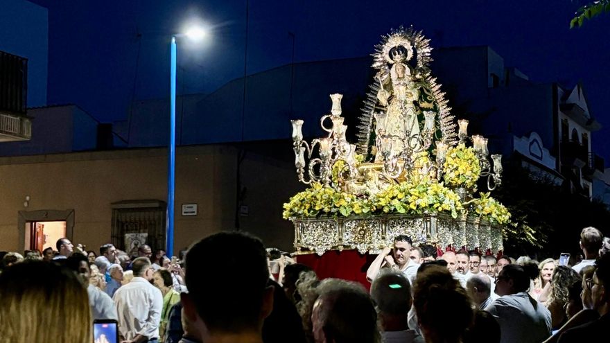 La Virgen de la Piedad levanta pasiones en Almendralejo