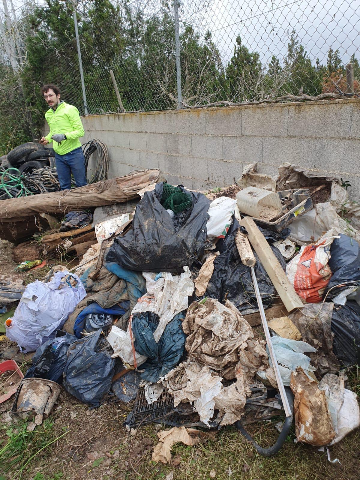 FOTOS | Así ha sido la jornada de limpieza rural en Sant Joan y Vilafranca FOTOS | Así ha sido la jornada de limpieza rural en Sant Joan y Vilafranca