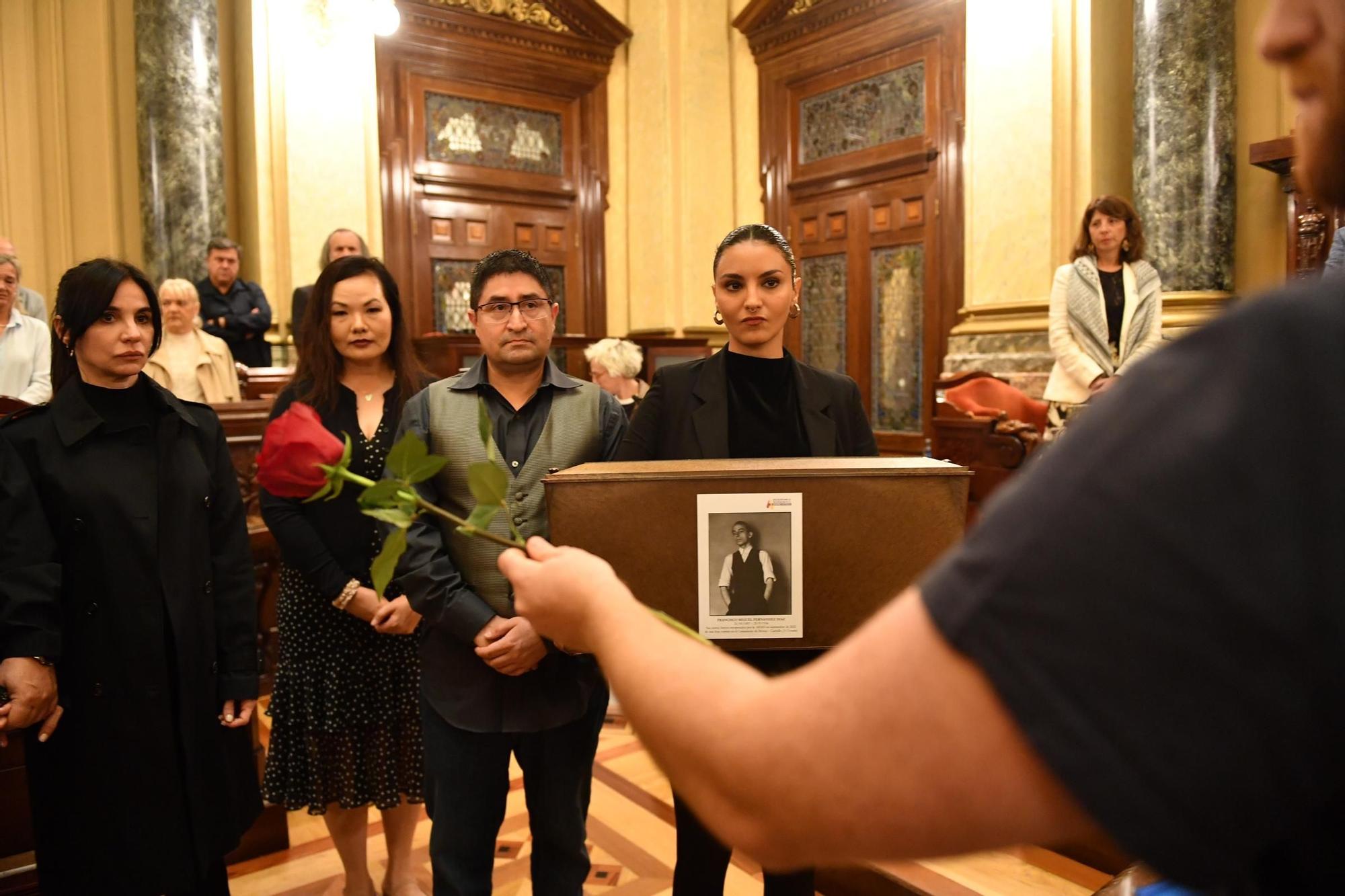 Recepción e enterro dos restos do pintor Francisco Miguel