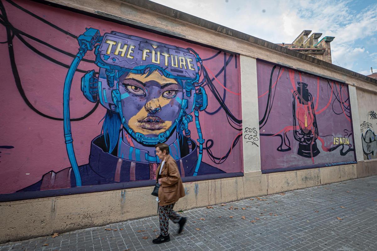 Murales pintados en las paredes de la cárcel Modelo de Barcelona