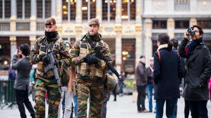 Bélgica inculpa a una sexta persona por terrorismo tras atentados de París