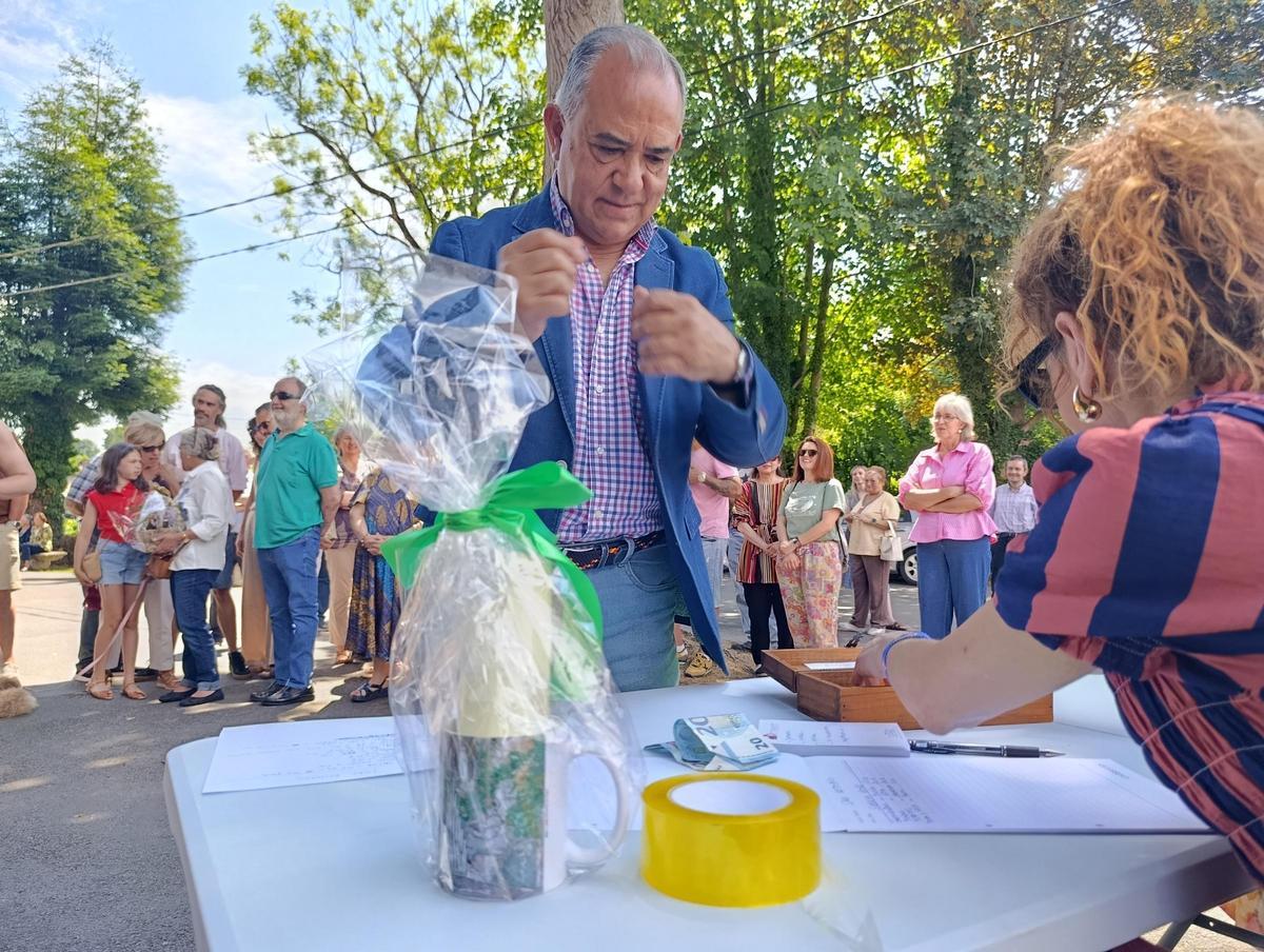 Tiñana, en Siero, recauda 601 euros en su subasta de San Antonio
