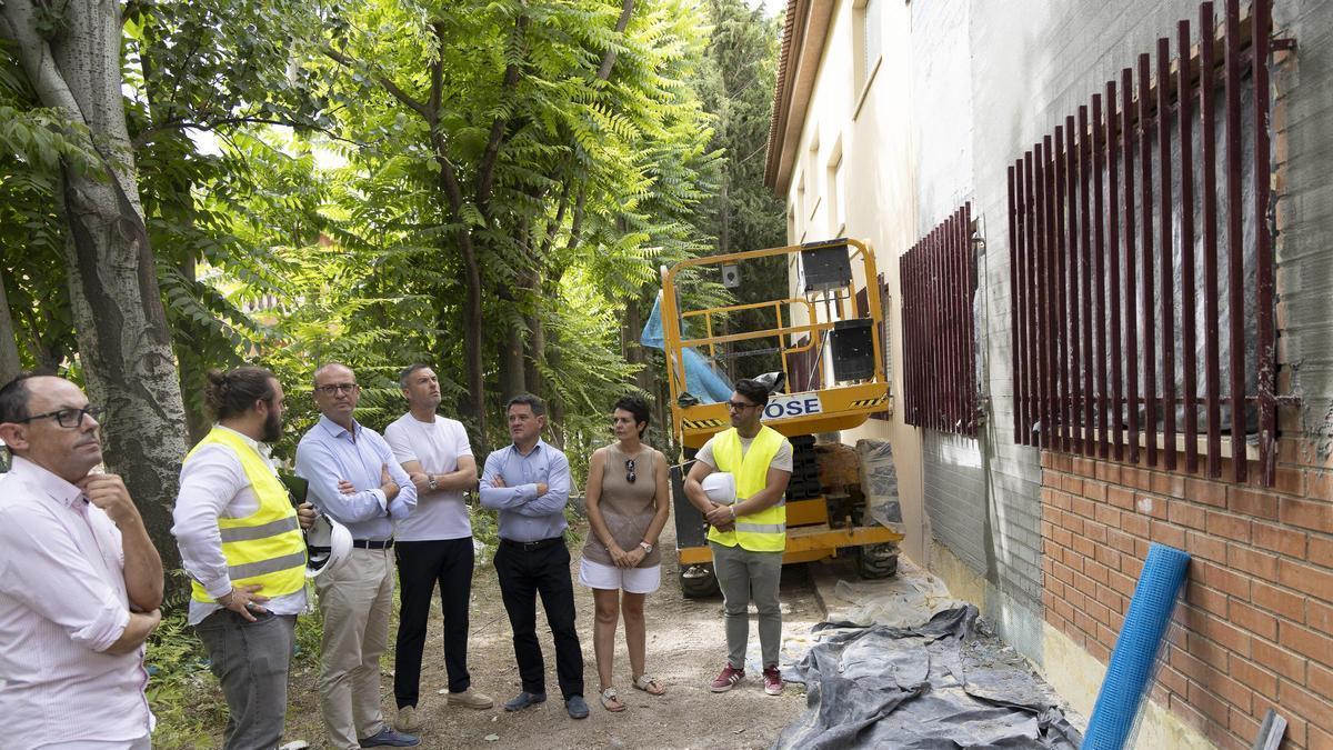 El consejero de Educación y Formación Profesional de la Región de Murcia, Víctor Marín y el alcalde José Francisco García, han visitado el CEIP Virgen de la Candelaria de Barranda