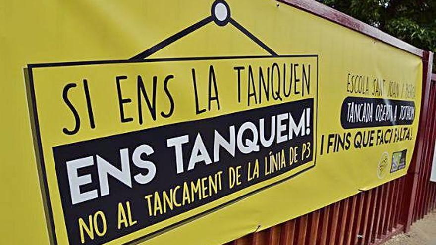 Cartell de la tancada per reclamar la segona línia de P3 a Sant Joan