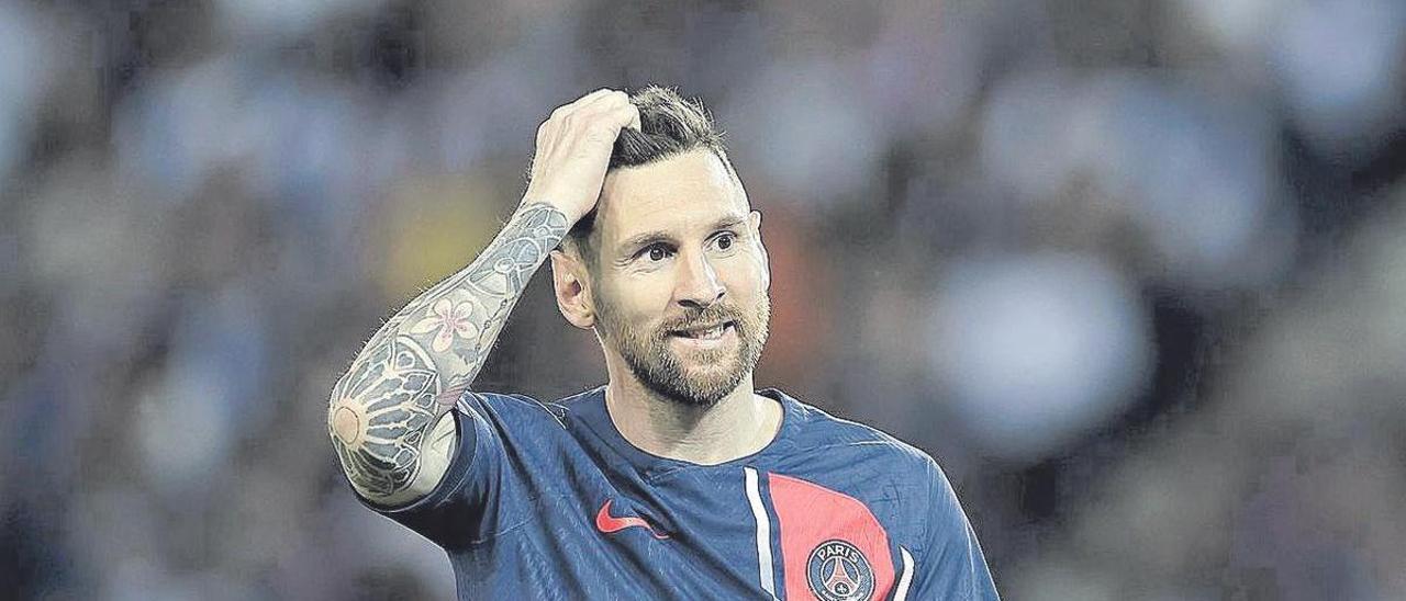 Lionel Messi, jugando con la camiseta del Paris Saint Germain.