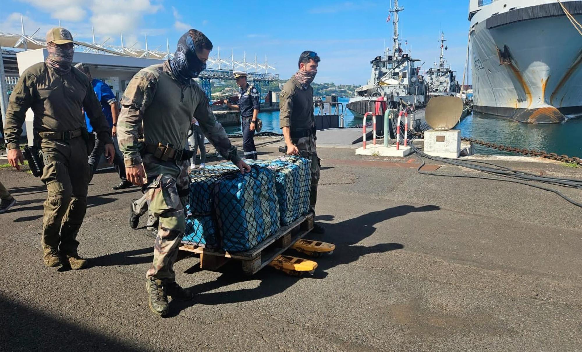Detenida en Tahití toda la tripulación de un pesquero de Vigo al hallarse 500 kilos de cocaína a bordo