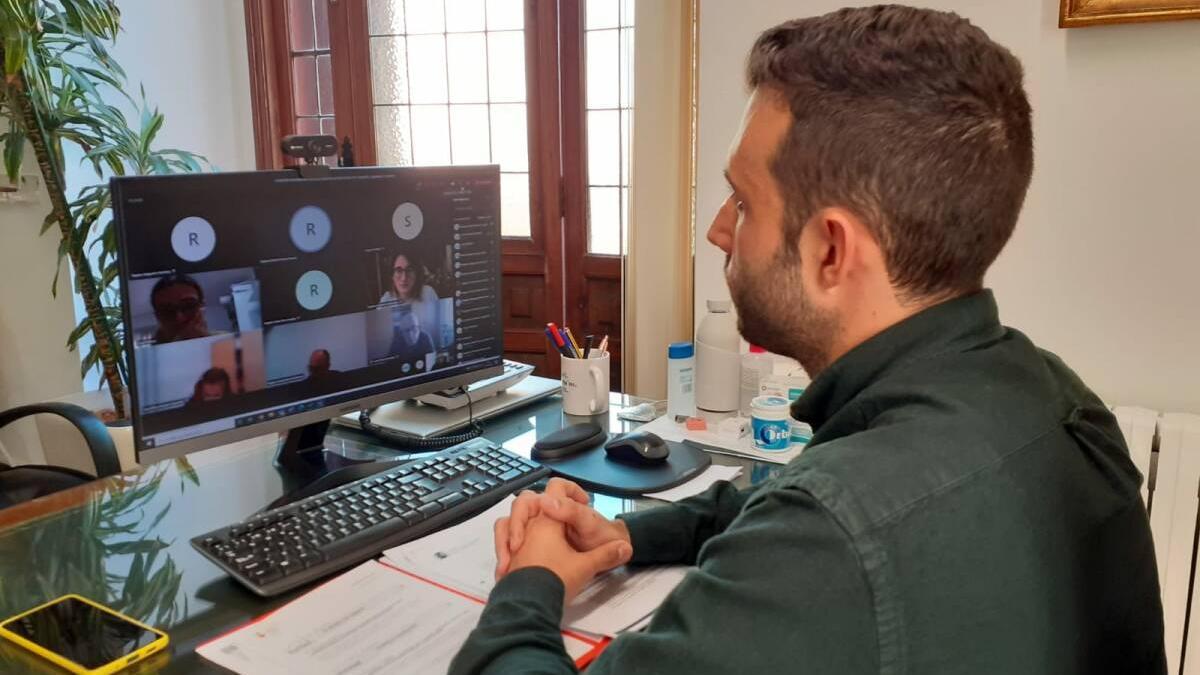 Alcalde de Sagunt en una reunión telemática