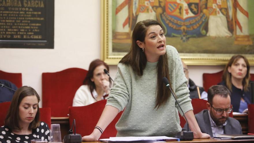 Mireia Mollà en un pleno del Ayuntamiento de Elche.