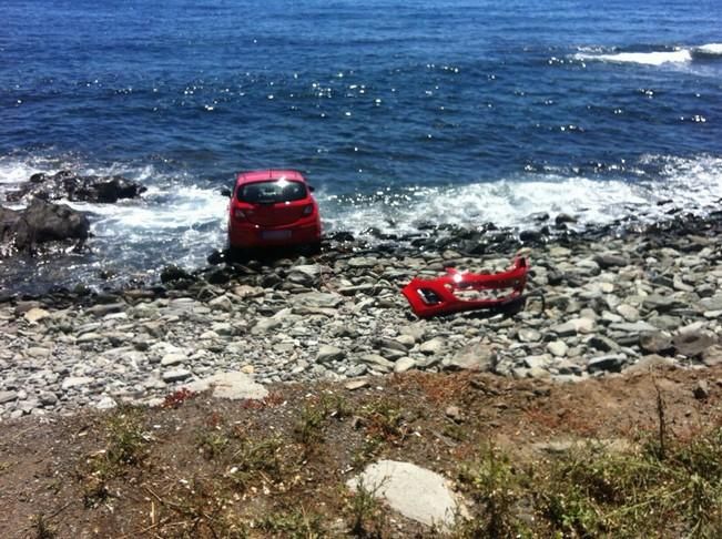 Cae un coche al agua en el barrio de San Cristóbal