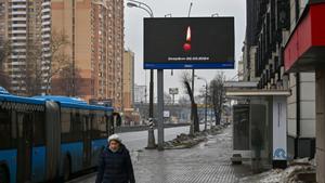 Cartel que muestra la imagen de una vela para llorar a las víctimas del ataque terrorista en Moscú, Rusia
