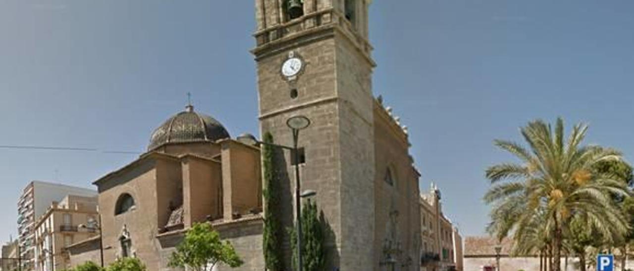 Fachada principal de la iglesia de Santa María del Mar, en la avenida del Puerto de Valencia.