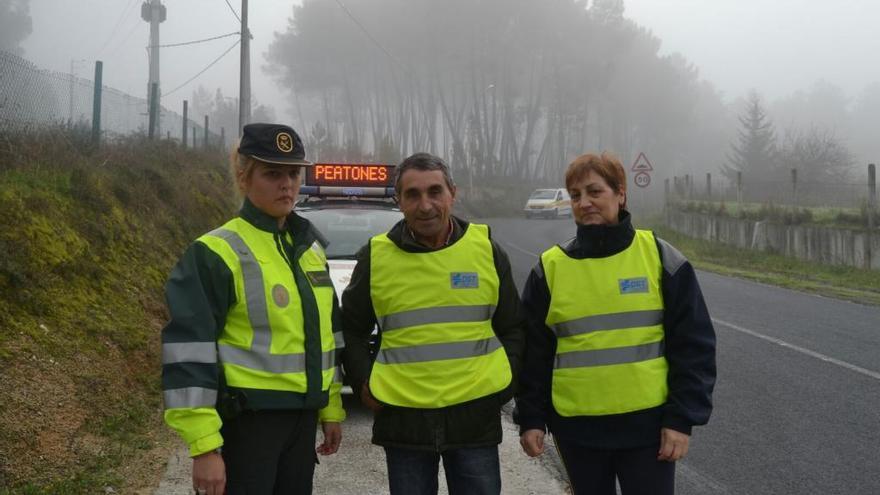 Intensifican el reparto de chalecos reflectantes tras el repunte de  peatones atropellados en Ourense - Faro de Vigo