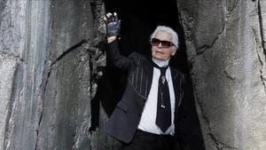 ecarrasco40395432 german designer karl lagerfeld appears at the end of his spr180510120443