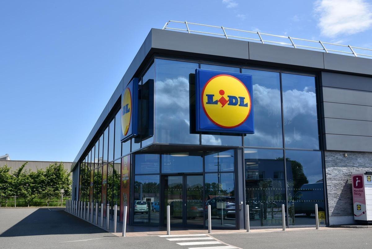 Mañana se esperan colas kilométricas en Lidl para conseguir la sombrilla de terraza más barata del mercado: mástil ajustable y se ajusta a cualquier espacio
