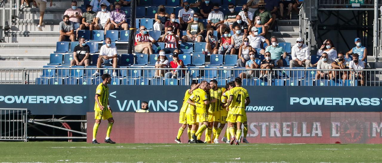 Los oviedistas celebran el tanto del empate