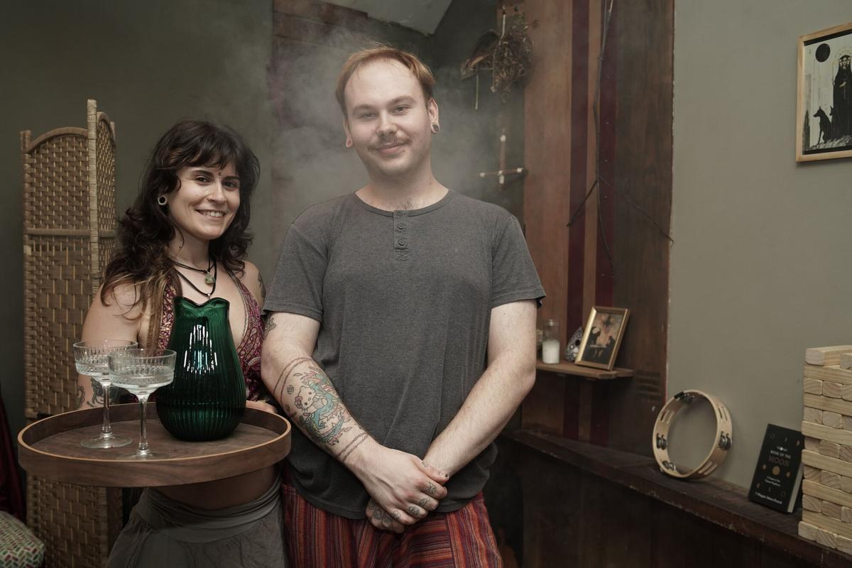 Teresa Ferreño y Hugo González, dueños de Magpie's Coven.