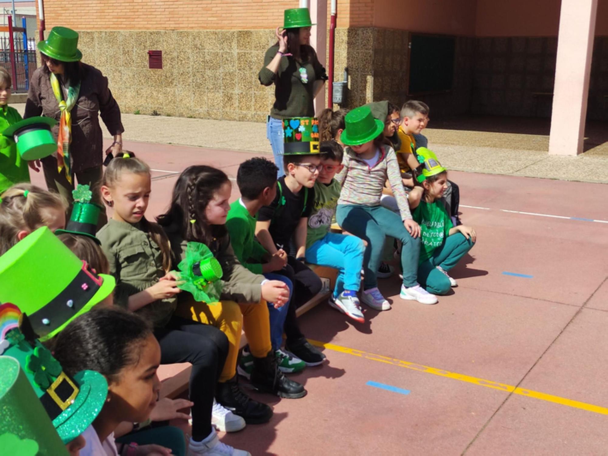 Así de bien lo pasan en el CEIP Buenos Aires de Benavente en la fiesta de St Patrick's Day