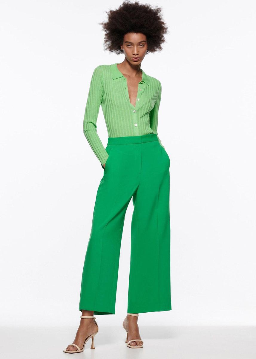 Pantalones verdes de Zara.