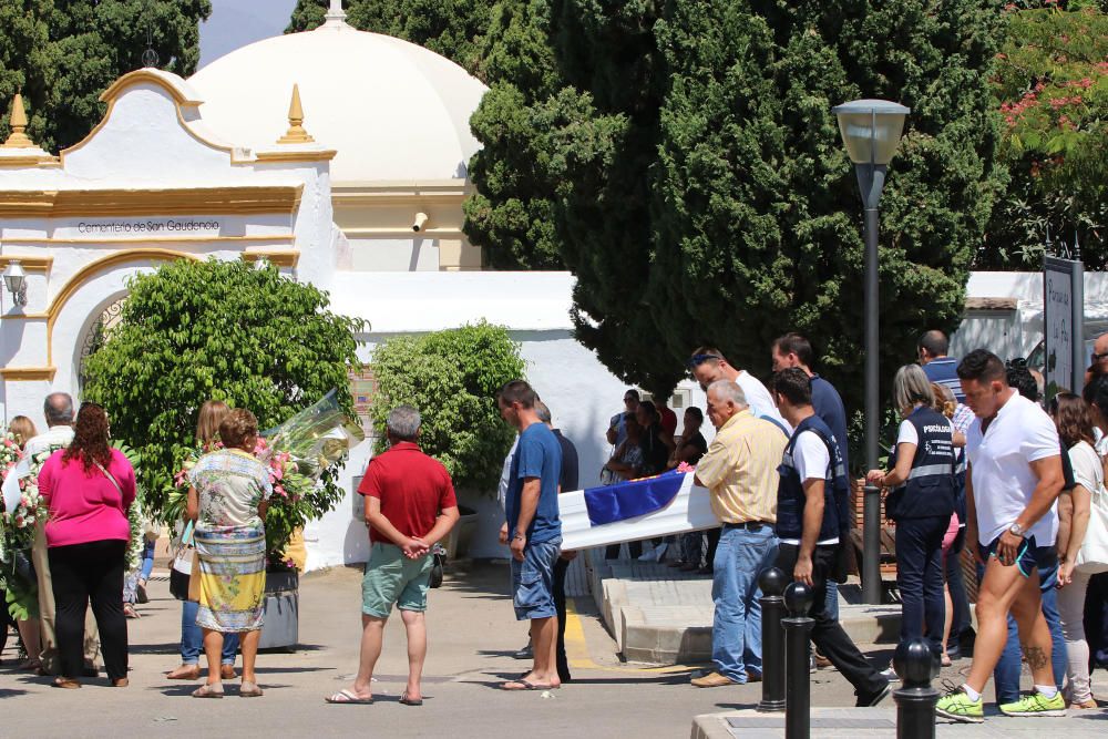 La pequeña fallecida entre Álora y Pizarra después de estar varias horas desaparecida era enterrada en el cementerio de Alhaurín el Grande, de donde es su madre