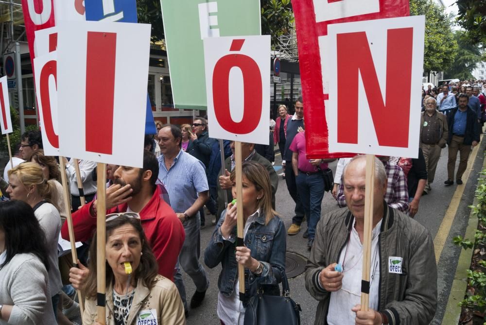 Manifestación convocada por los sindicatos de la enseñanza concertada