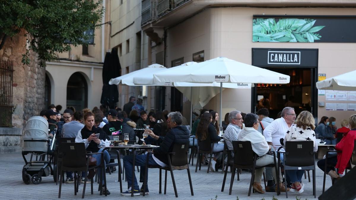 Ambiente en una terraza de Sabadell.