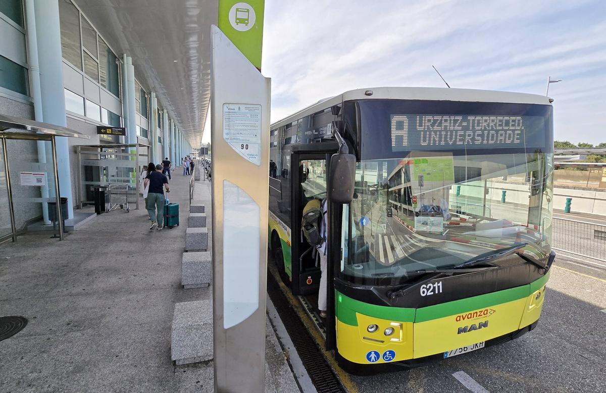 Línea de Vitrasa que conecta el casco urbano de Vigo con Peinador.