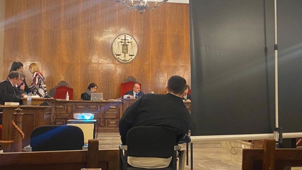 El joven acusado, ayer, durante el juicio celebrado en la Audiencia de Palma.