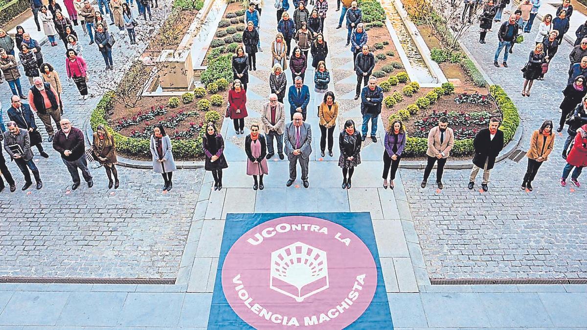 Concentración en el Rectorado por el 25N.